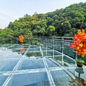 All the high altitude viewing platforms are installed with laminated glass.